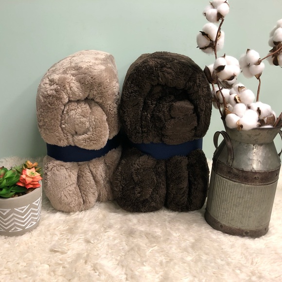 Berkshire | Fluffie Throw Set | 2 Pack | Chocolate & Tan (PM_B63) - Picture 2 of 3